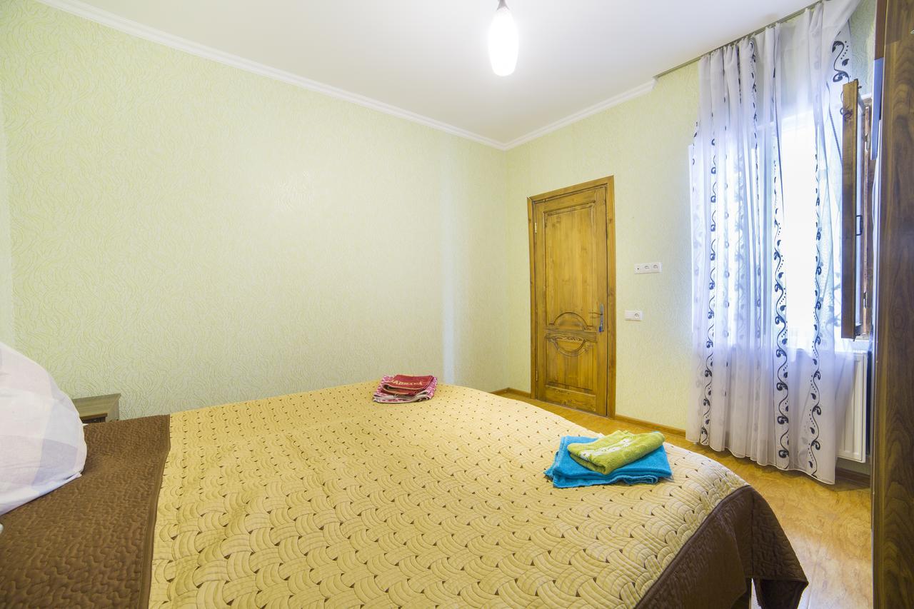 Anastasia Guesthouse Borjomi Exteriör bild